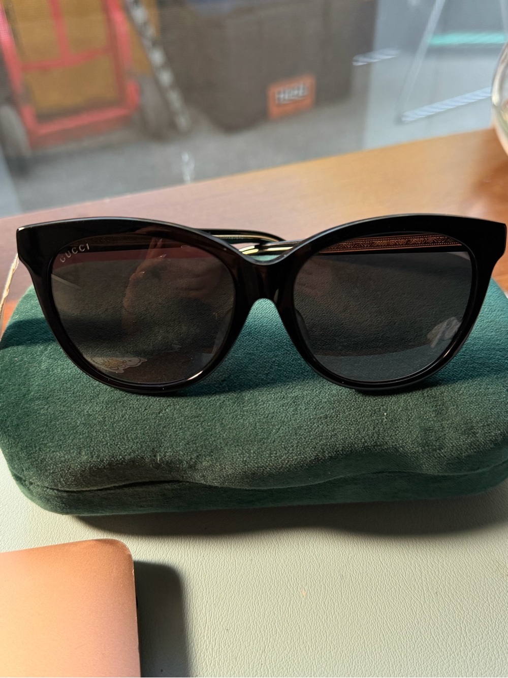 Gucci Black Frame Sunglasses with Brown Gradient Lenses - Picture 4 of 10